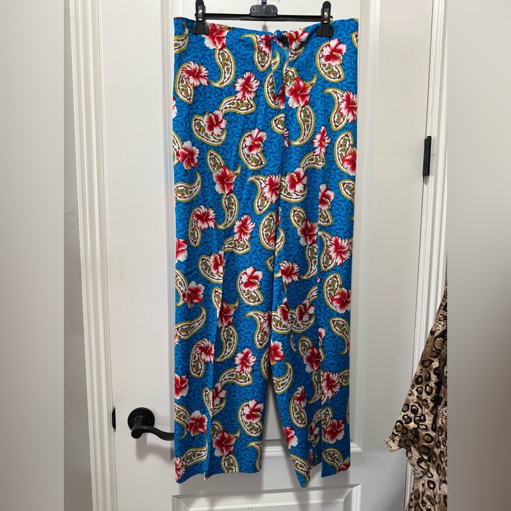Island, imports women’s size medium tropical, floral blue print pants.L 40” W16